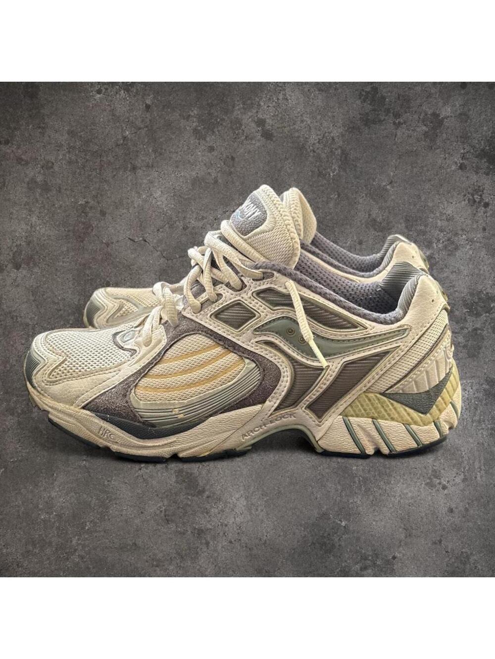 Beautful Fire Saucony sneakers